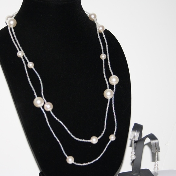 VINTAGE white pearl double strand necklace. 20 inch and 22 inch lengths - Picture 1 of 4